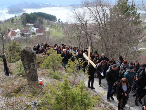 FOTO: Ramski put križa na brdo Gračac