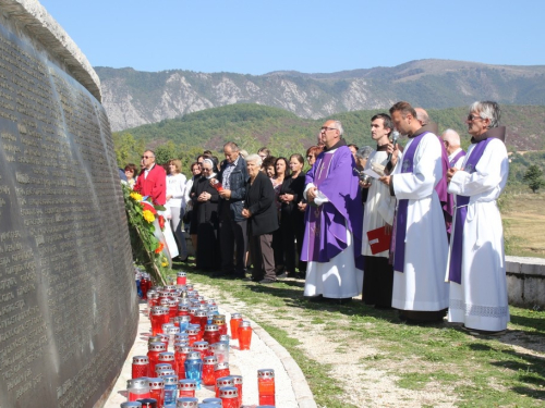 FOTO/VIDEO: Na Šćitu obilježen Dan sjećanja na ramske žrtve