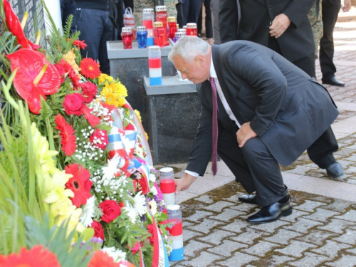 FOTO: Na Uzdolu obilježena 24. obljetnica stravičnog pokolja nad Hrvatima