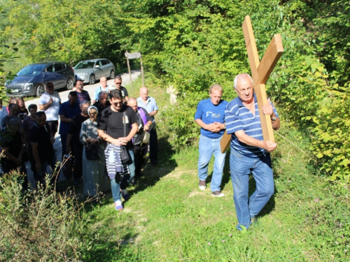 Križni put i slavlje sv. Mise na Uzdolskoj kalvariji