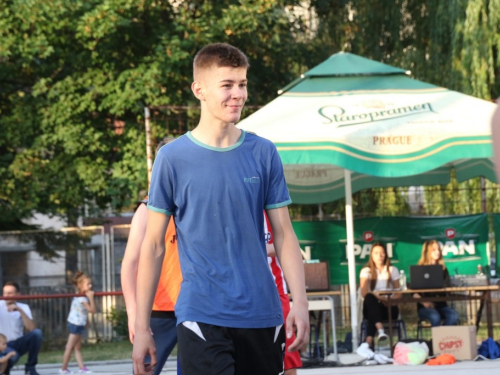 FOTO: Ekipa ''ALF Market'' osvojila Streetball za juniore