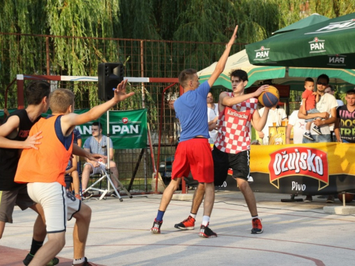 FOTO: Ekipa ''ALF Market'' osvojila Streetball za juniore