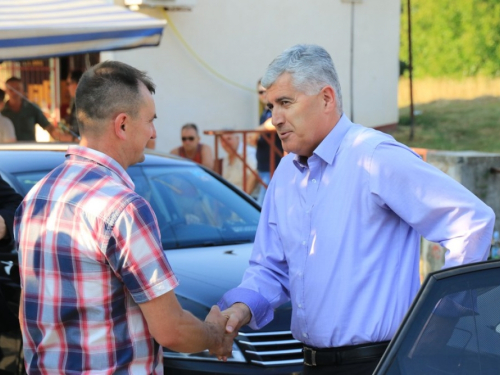 FOTO: Hrvatski član Predsjedništva BiH na druženju s ramskim HDZ-om