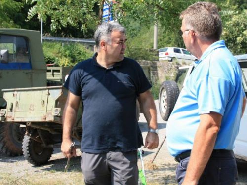 FOTO: Akcija čišćenja odmorišta i plaže na Gračacu