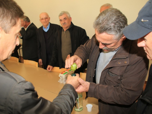 FOTO/VIDEO: Na Orašcu održan turnir u tucanju jaja