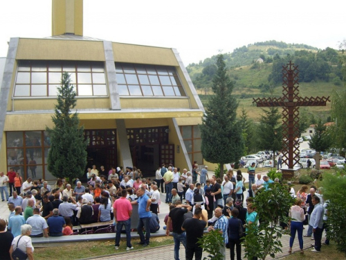 FOTO: Misa sekundacija mladomisnika Ljube Zelenike u župi Uzdol