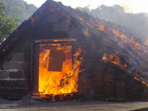 Foto: U Ripcima zapaljena štala