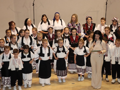 FOTO/VIDEO: Škola folklora u Prozoru koncertom predstavila svoj rad