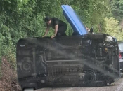 Gračac: Kadeti policijske akademije spašavali djevojke iz prevrnutog automobila