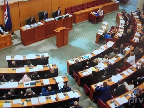 Izglasan opoziv premijera Tihomira Oreškovića