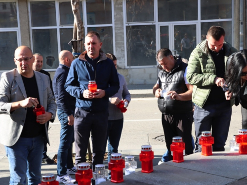 FOTO: Povodom Svih svetih u Prozoru zapaljene svijeće za poginule i preminule branitelje
