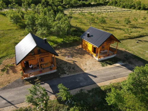 FOTO/VIDEO: Vikendice obitelji Bešker - idealno mjesto za odmor uz Ramsko jezero