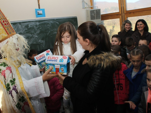 FOTO: Sv. Nikola radosno dočekan i u župi Rama Šćit