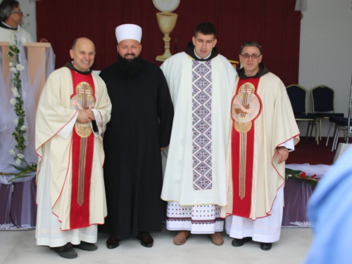 FOTO: Mlada misa fra Antonia Baketarića u Rumbocima
