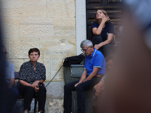 FOTO: Započela trodnevnica na Šćitu uoči Male Gospe, prvi dan posvećen školarcima