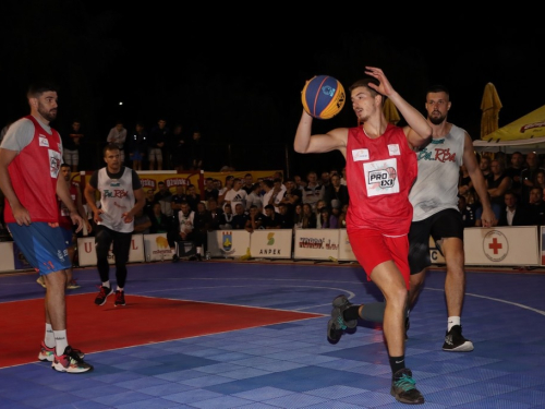 FOTO: Ekipa ''Ba.Riba'' pobjednik 20. Streetball Rama 2022.