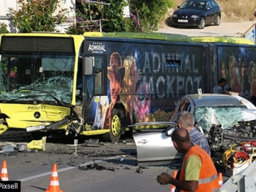 Težak sudar kod Omiša, poginule tri osobe