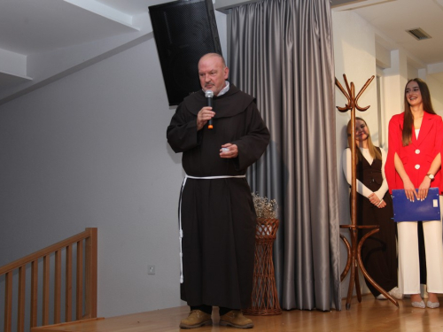 FOTO: Božićna priredba u župi Rumboci