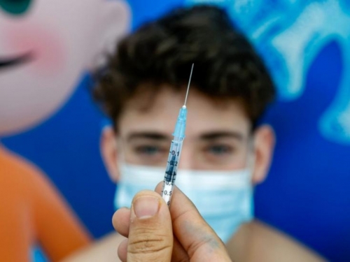 Pfizer i BioNTech zatražili odobrenje cjepiva protiv covida za adolescente