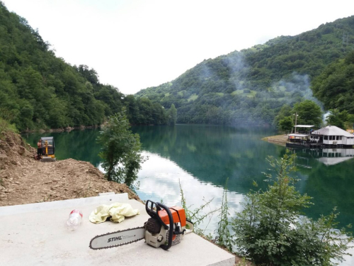 FOTO: Uređeno odmorište i plaža Gračac