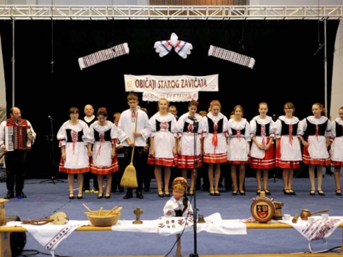 FOTO: Ramci na ''Običajima starog zavičaja'' okupili folkloraše iz tri države