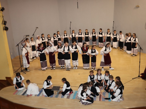 FOTO/VIDEO: Škola folklora u Prozoru koncertom predstavila svoj rad