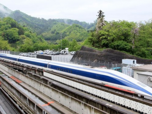 Pogledajte kako izgleda vožnja pri brzini od 500 km/s