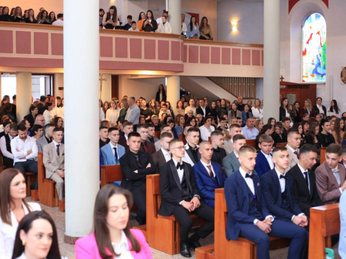 FOTO: Matura 2026. - Defile mladosti na ulicama Prozora