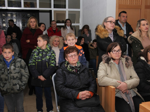 FOTO: Drugi dan duhovne obnove u župi Rumboci i koncert VS „Arabella“