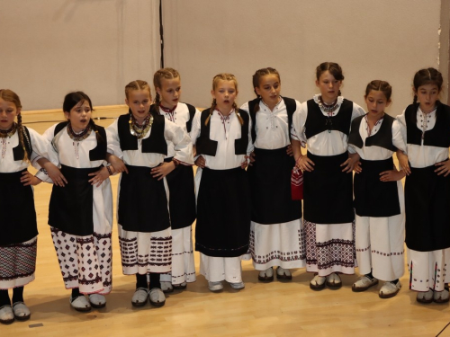 FOTO/VIDEO: Škola folklora u Prozoru koncertom predstavila svoj rad