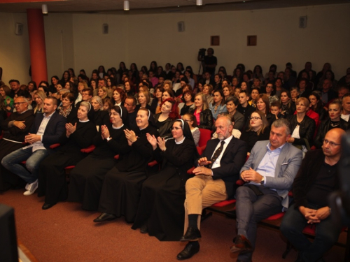 FOTO/VIDEO: Večer etno pjesme u Prozoru