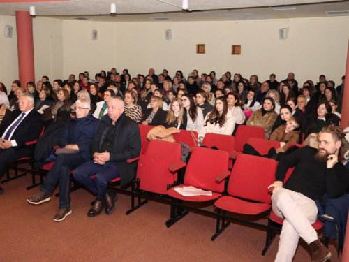 FOTO: U Prozoru održan koncert ''Svim na zemlji''