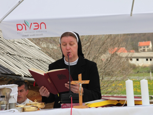 FOTO: Druženje Rumbočana i sv. misa na Zahumu