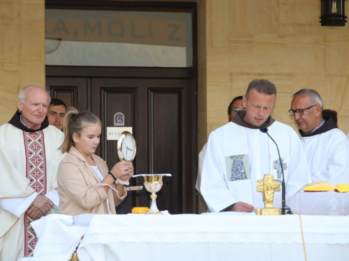 FOTO: Drugi dan trodnevnice na Šćitu - blagoslov prvašića i školskih torbi