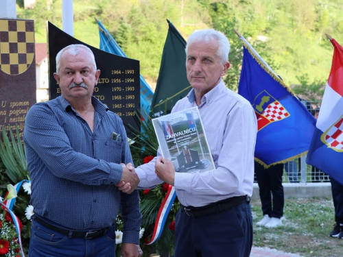 FOTO: Na Ustirami svečano otkriven spomenik poginulim i nestalim braniteljima