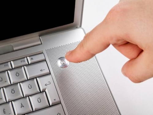 Je li bolje držati svoj laptop u stanju mirovanja ili ga u potpunosti isključiti?