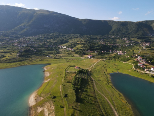 FOTO/VIDEO: Vikendice obitelji Bešker - idealno mjesto za odmor uz Ramsko jezero