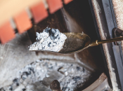 Nikad ne bacajte pepeo iz peći: Ovo je besplatno rješenje za 6 različitih problema u vašem domu