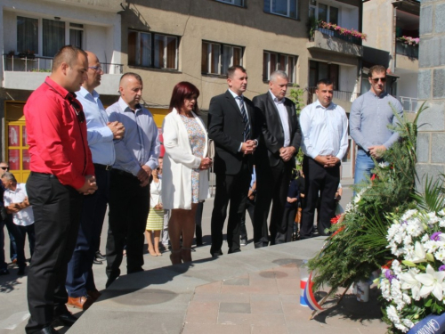 FOTO: Polaganjem vijenaca i svečanom sjednicom započelo obilježavanje Dana općine