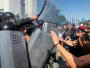 VIDEO: Policajac ubijen pred parlamentom u Kijevu, više od 100 ranjenih