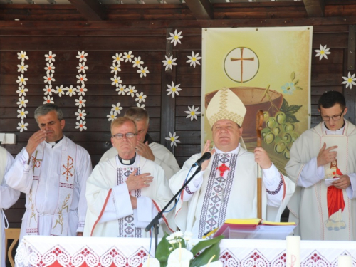 FOTO: Vanjska proslava patrona župe Prozor