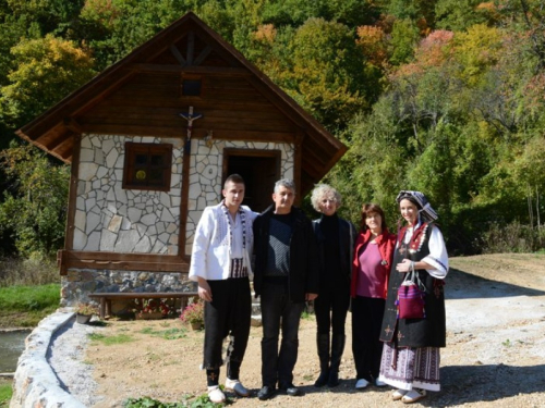 FOTO: Čuvarice snimaju spot za pjesmu 'Opadaj lišće'