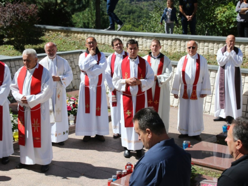 FOTO: Na Uzdolu obilježena 24. obljetnica stravičnog pokolja nad Hrvatima