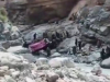 Pretrpani autobus sletio u provaliju u Pakistanu. 40 poginulih