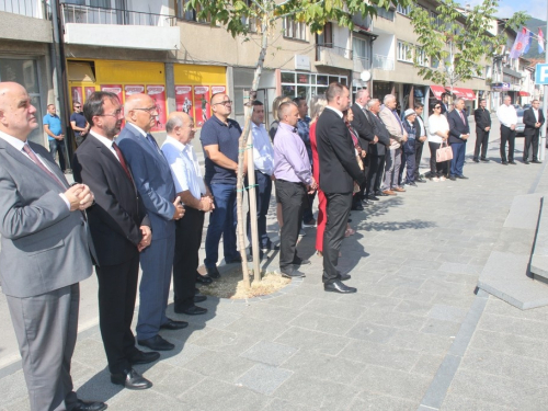 FOTO: Polaganjem vijenaca i svečanom sjednicom započelo obilježavanje Dana općine