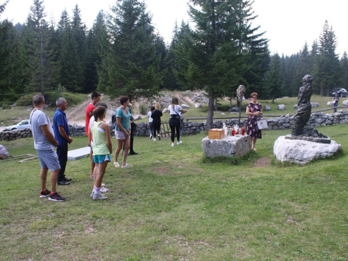 FOTO: Na Vranu služena sv. misa za poginule duvandžije