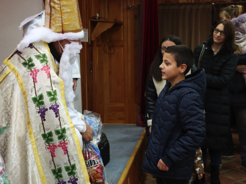 FOTO: Sv. Nikola i ove godine razveselio djecu u župi Rama-Šćit