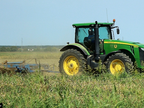 Dijeli se poljoprivredno zemljište mladima, dolazi 200 milijuna eura poticaja