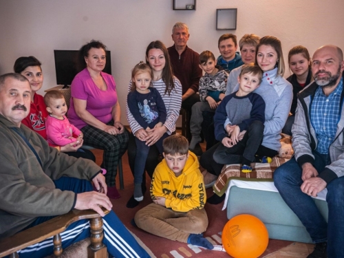 Predivna priča iz Drvenika: Odnijeli donacije u Ukrajinu, vratili se s 12 izbjeglica