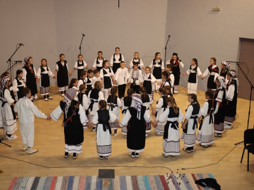 FOTO/VIDEO: Škola folklora u Prozoru koncertom predstavila svoj rad